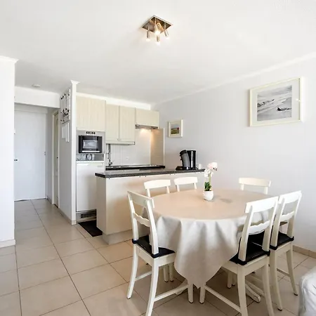 Spacious Coastal For 6 * Blankenberge