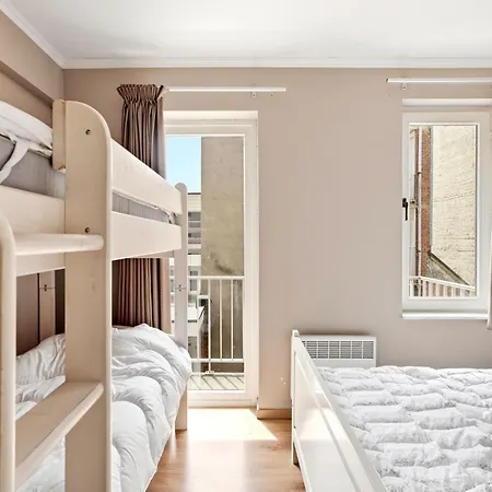 Spacious Coastal For 6 * Blankenberge
